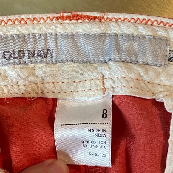 Old Navy Chino Perfect Capri. Size 8. - Picture 4 of 9
